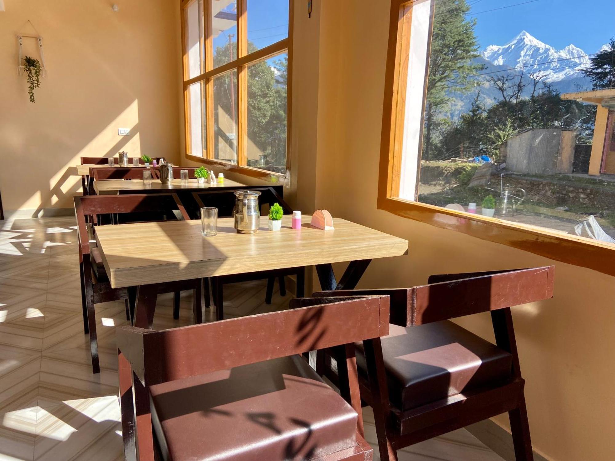 Hotel Mansarovar Inn Munsyari Екстериор снимка